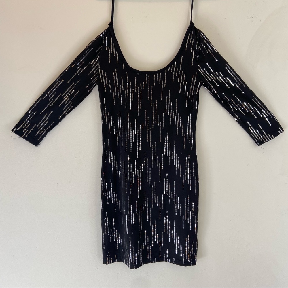 Small silver sequin. Could be off or worn on the shoulder